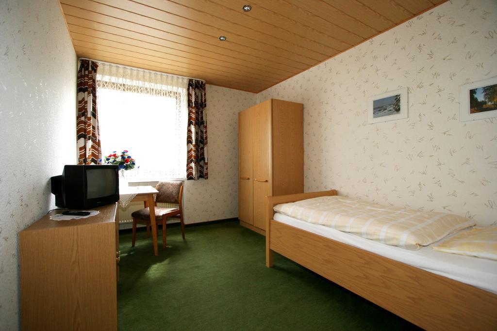 Hotel Restaurant Gunsetal Bad Berleburg Habitación foto